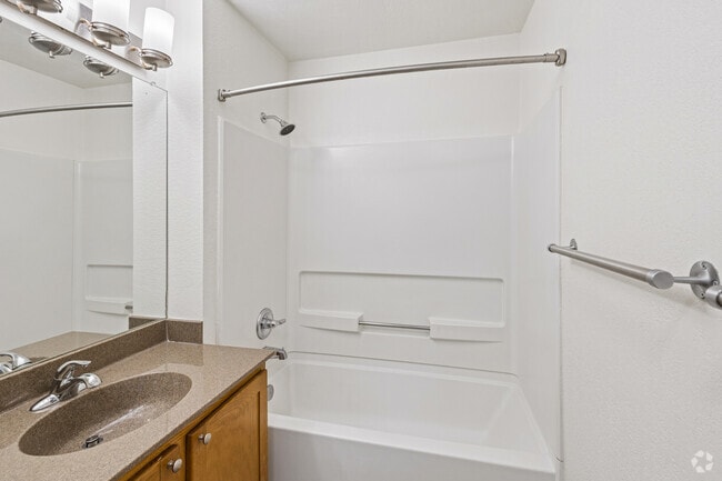 1BR, 1BA - 695SF - Bathroom