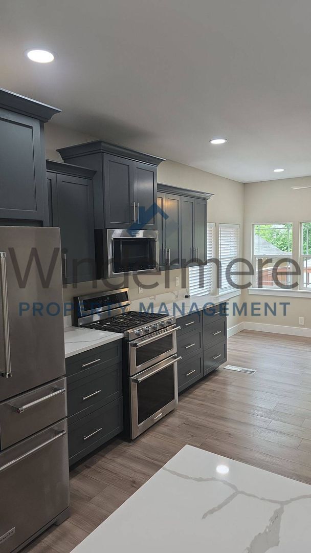 Photo - 609 E Pleasant St