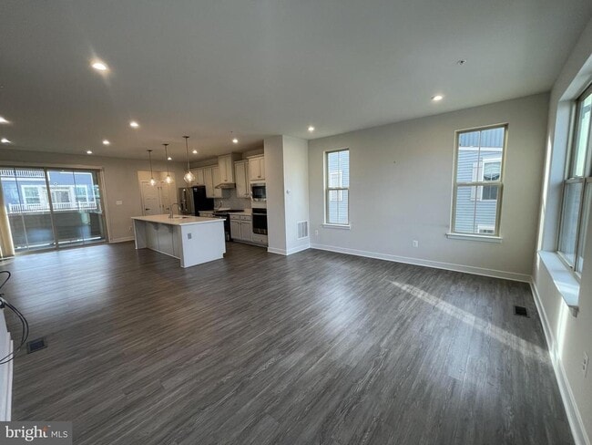 Building Photo - 8715 Shady Pines Dr