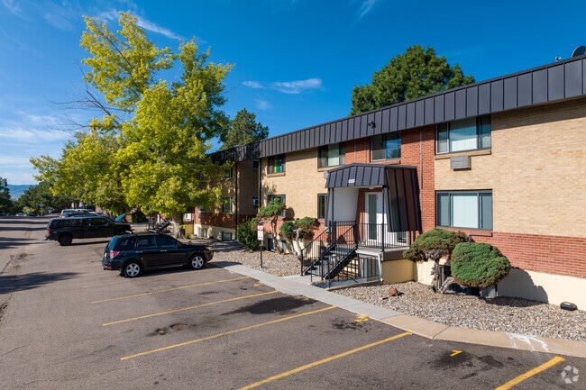 Exterior - Chatfield Lake Apts.