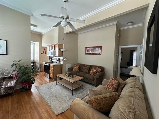 Photo - 425 Caplewood Dr Unit B