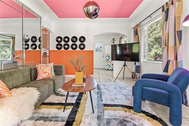 Photo - 260 NE 45th St