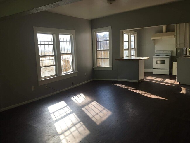 Photo - 3816 Holmes St