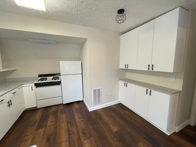 Photo - 121 Parchmount Ave Unit C