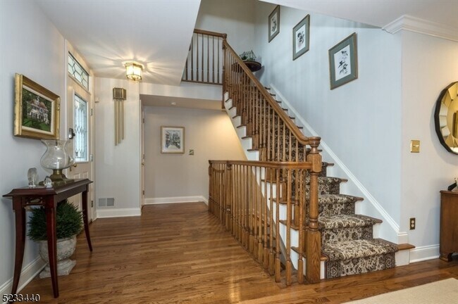 Photo - 19 Murray Hill Manor