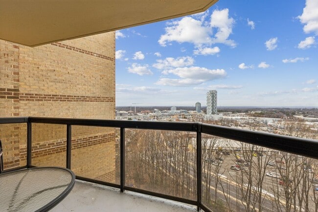 Photo - 8370 Greensboro Dr