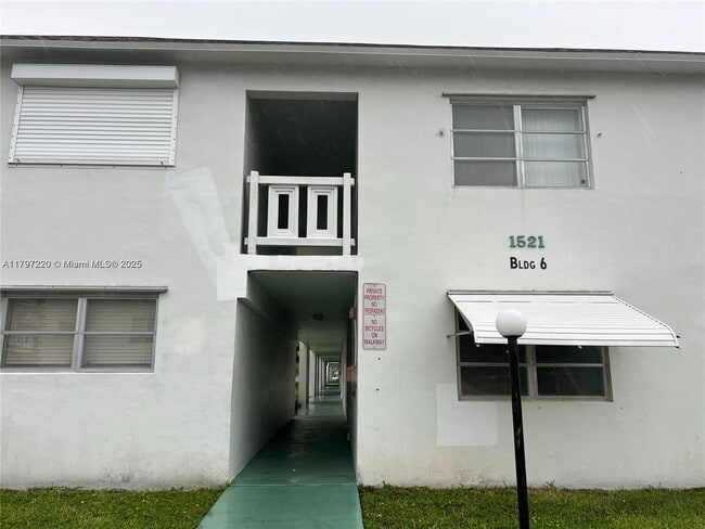 Building Photo - 1521 NW 43rd Ave Unit 107 Rental