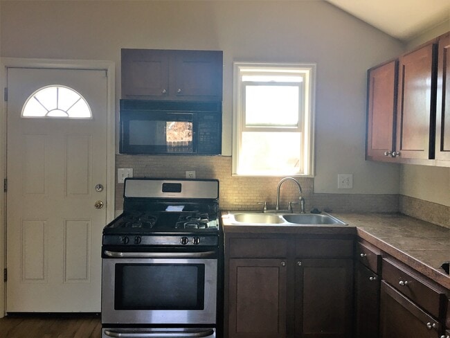 Photo - 1170 S Navajo St