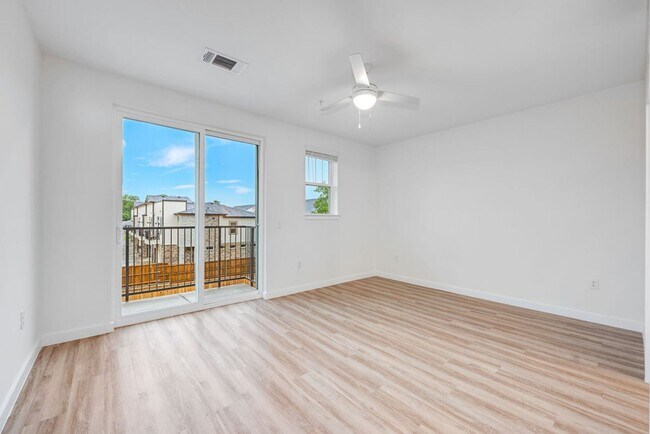 Photo - Correo Place