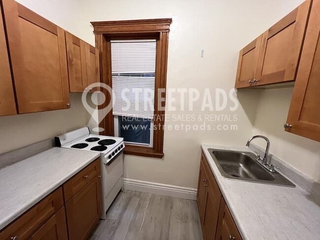 Building Photo - 1 bedroom in Boston MA 02215 Rental