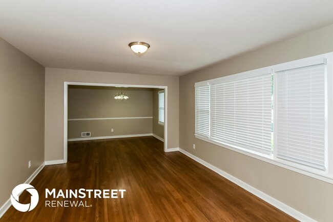 Photo - 228 28th Ave NW