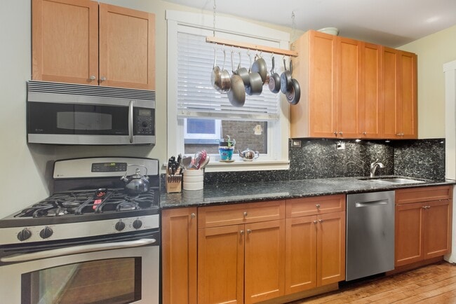 Photo - 1624 W Olive Ave Unit 2