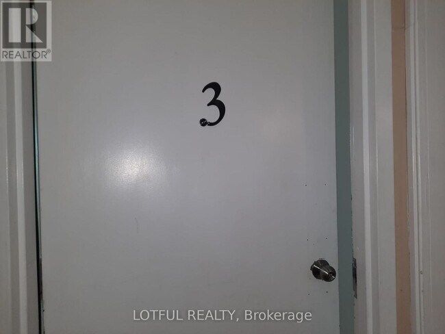 Photo - 2084 Dundas St