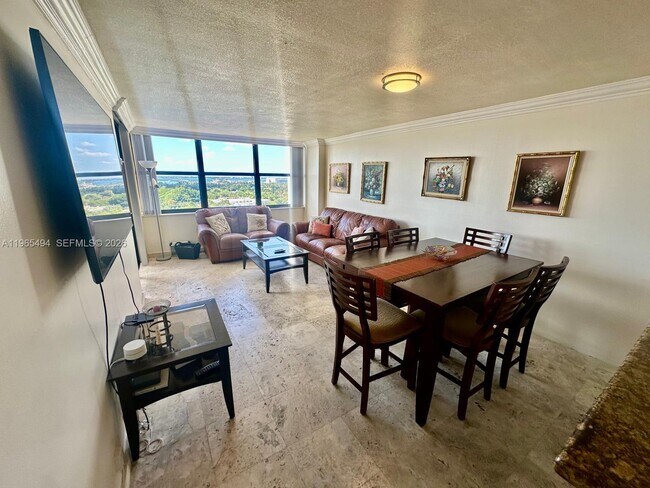 Photo - 2555 Collins Ave Unidad 2006