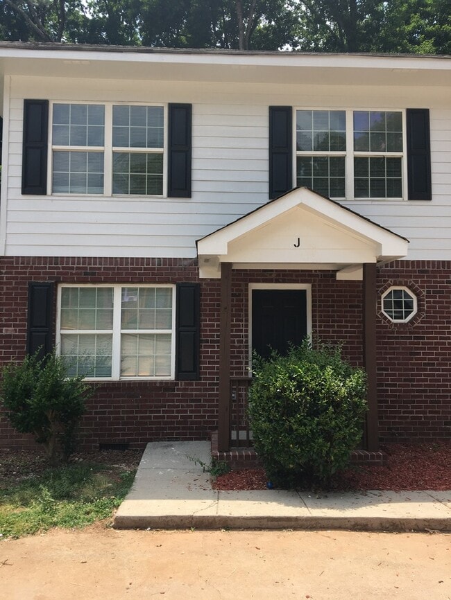 Building Photo - 4 bedroom Townhouse in Monroe