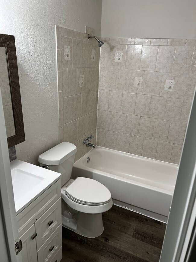 Photo - 230 N Holly Ave