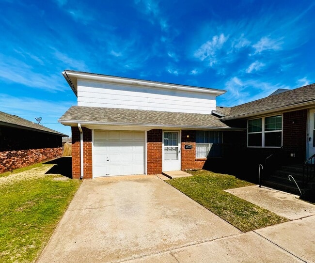 Beautifully Updated 2BD 1BA, Two-Story Dup... - Beautifully Updated 2BD 1BA, Two-Story Dup... Casa