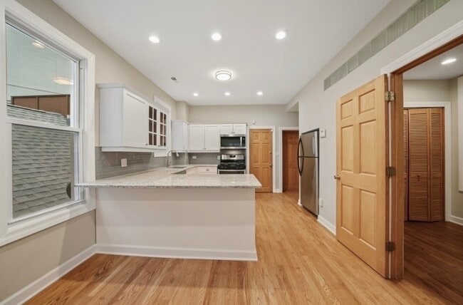 Photo - 1548 N Honore St Unit 2F