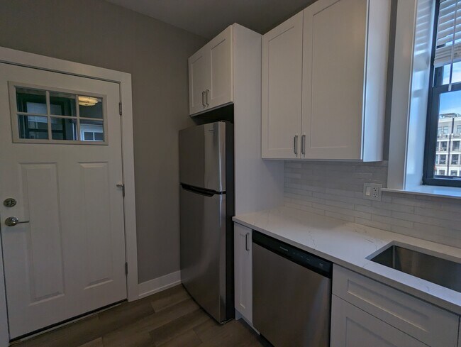 Photo - 3937 N Janssen Ave Unit 3