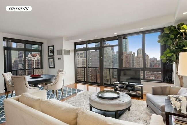 Photo - 100 United Nations Plaza