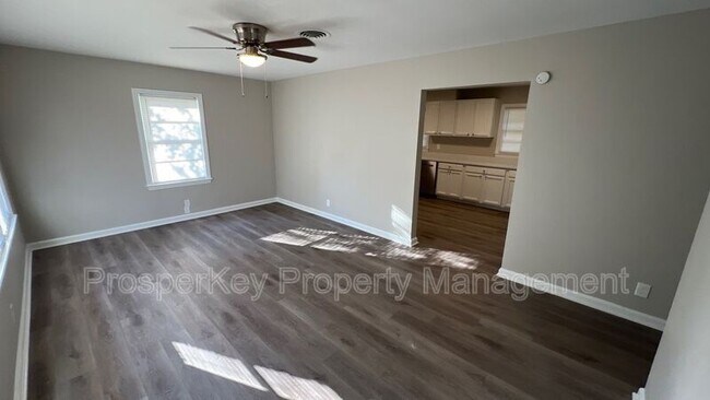 Photo - 3023 Knox St