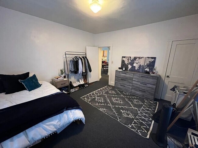 Photo - 9 MONTH LEASE - 12th and Lincoln