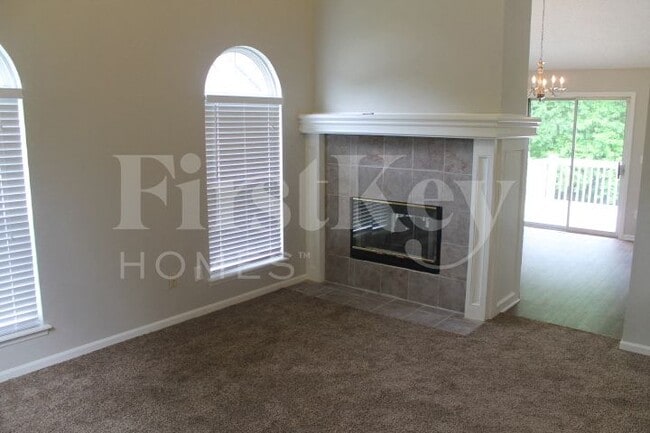 Photo - 619 N Crest Dr