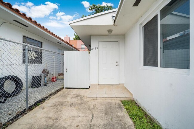 Photo - 3437 SW 25th St
