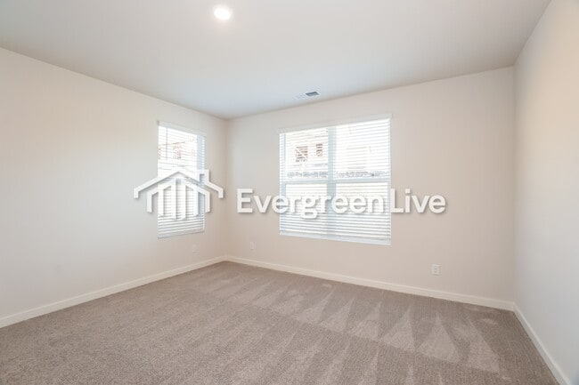 Photo - 874 Bur Oak Ct