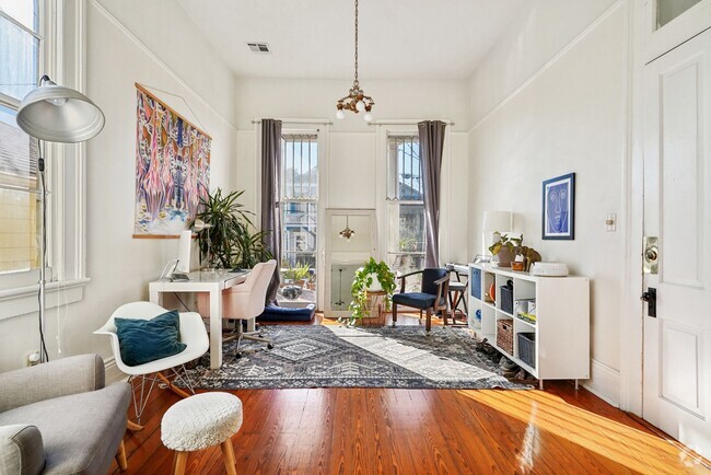 Building Photo - Large 1 bedroom apartment in heart of Uptown Unit 1