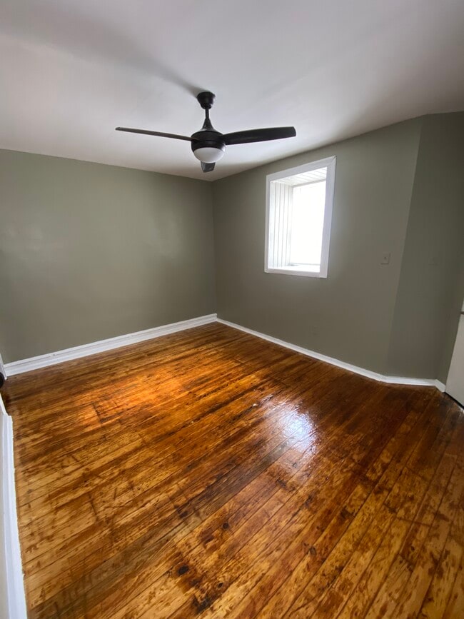 Building Photo - 1839 S 56th St Unit Apt 1