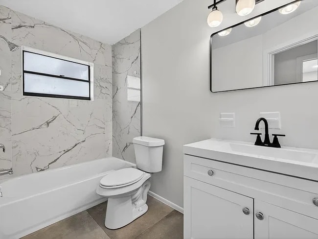 Photo - 1684 Martin St Unit A