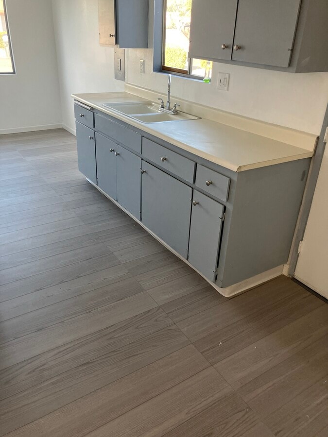 Photo - 2285 W Oakland Ave