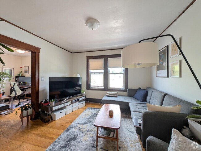 Building Photo - 998 Broadway Unit 3 Rental