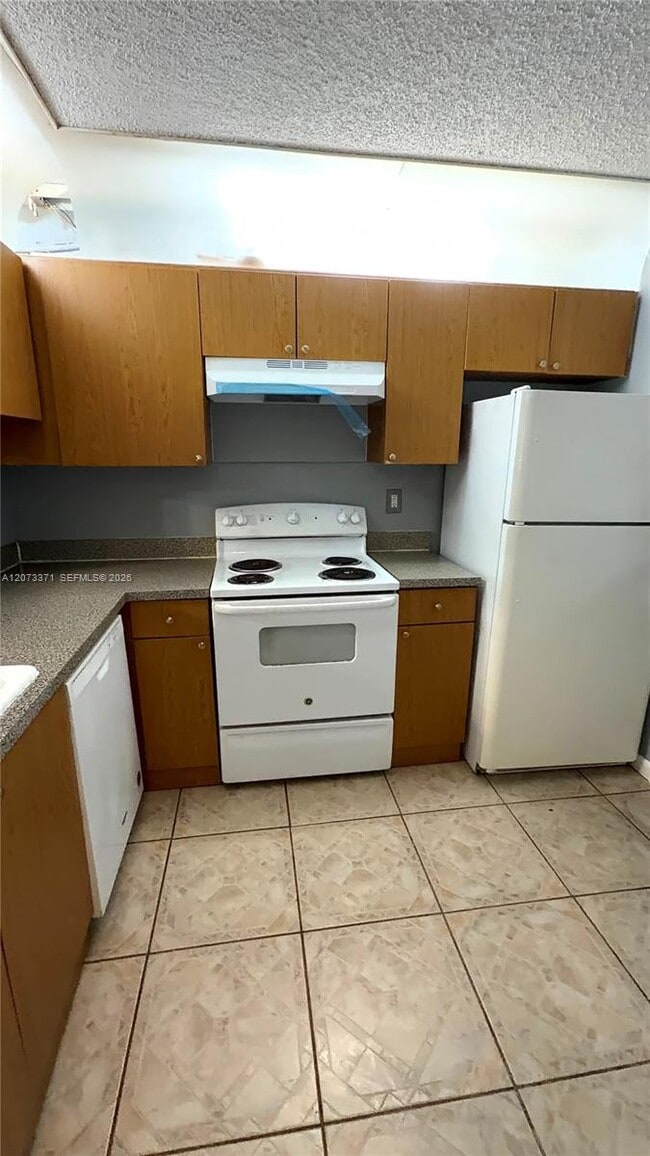 Building Photo - 3470 Foxcroft Rd Unit 108