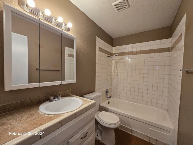 Photo - 505 Mckellar Cir Unidad 1