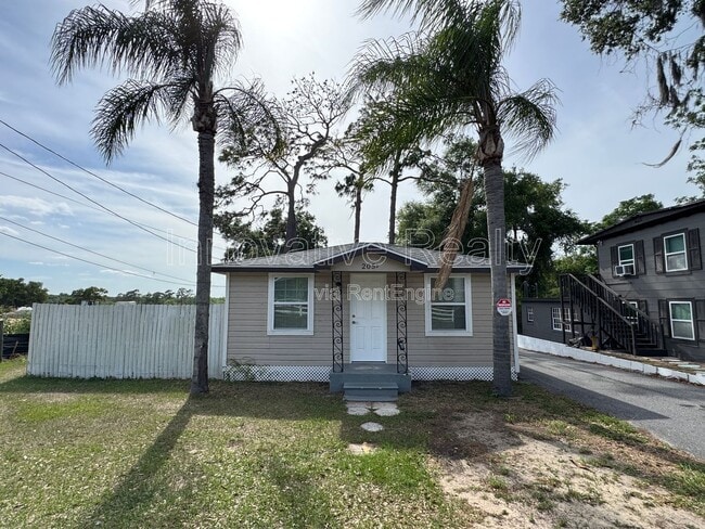 Building Photo - 205 Fern Dr