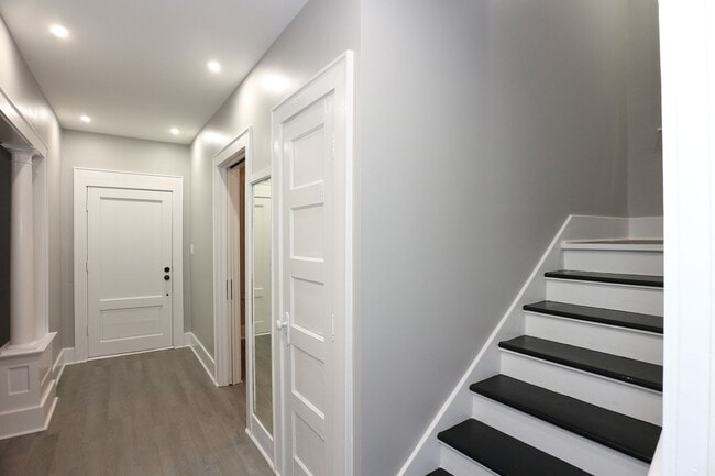 Photo - Large Frankfort Home!
