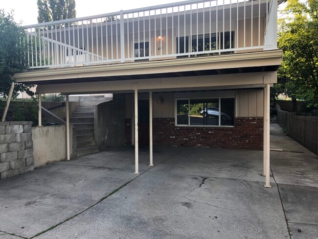 Building Photo - 450 NW Larry St Unit Lower