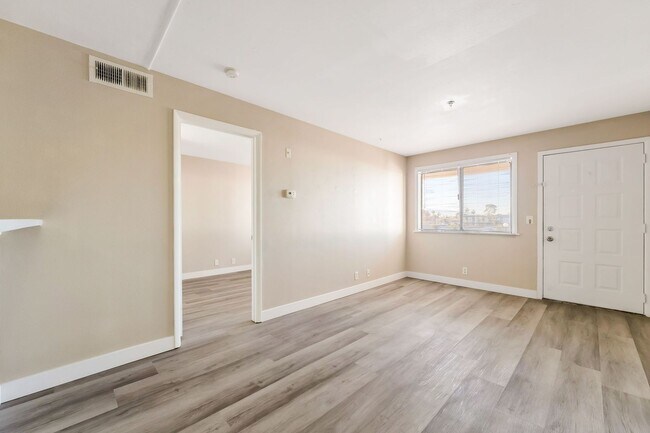 Photo - Modern & Inviting Second-Floor Retreat in Central Las Vegas