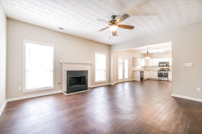 Photo - 251 Winthrop Ln