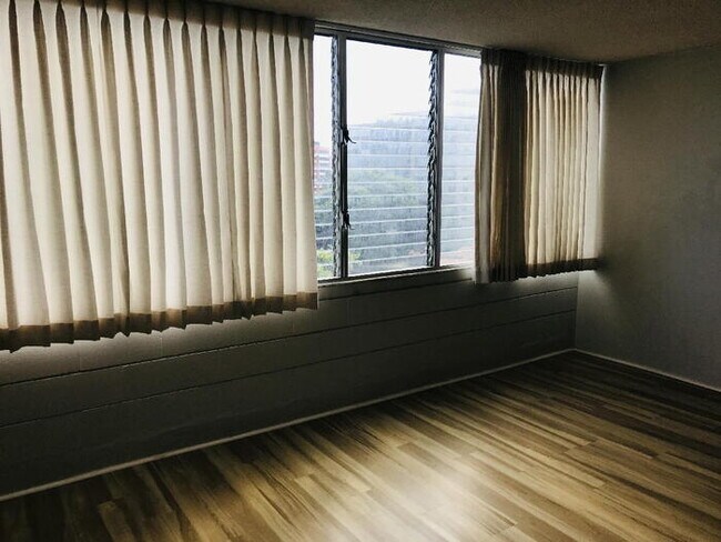 Photo - PUNAHOU GARDENS studio, sec, salt water pool Unit A-713