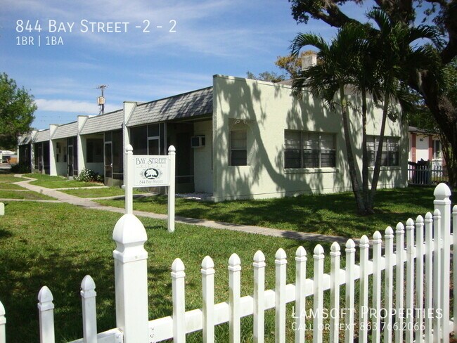 Photo - 844 Bay St