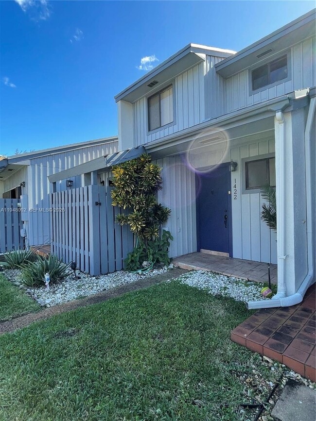 Photo - 1422 Amanda St