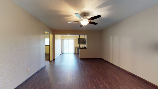 Photo - 340-344 W. Jewell, Russell Unidad 340 W. Jewell