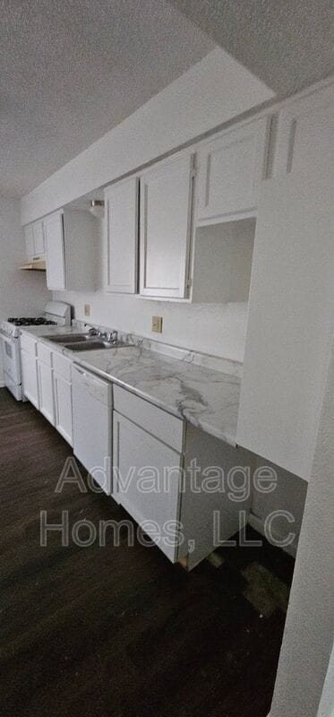 Photo - 726 N 70th St