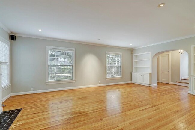 Photo - 2044 Addison Rd