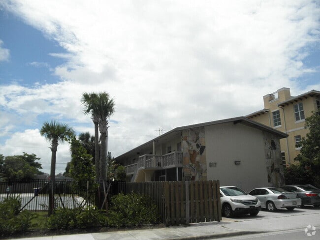 Building Photo - 817 S Federal Hwy Unit 8 Rental