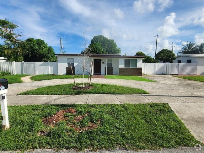 Building Photo - 1754 NE 48th Ct Rental