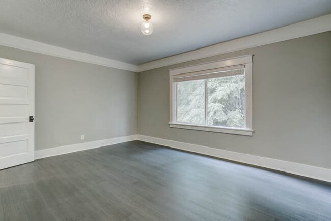 Photo - St. Johns Gorgeous Renovated Top Floor Studio w/ 1 MONTH FREE! Unit 09